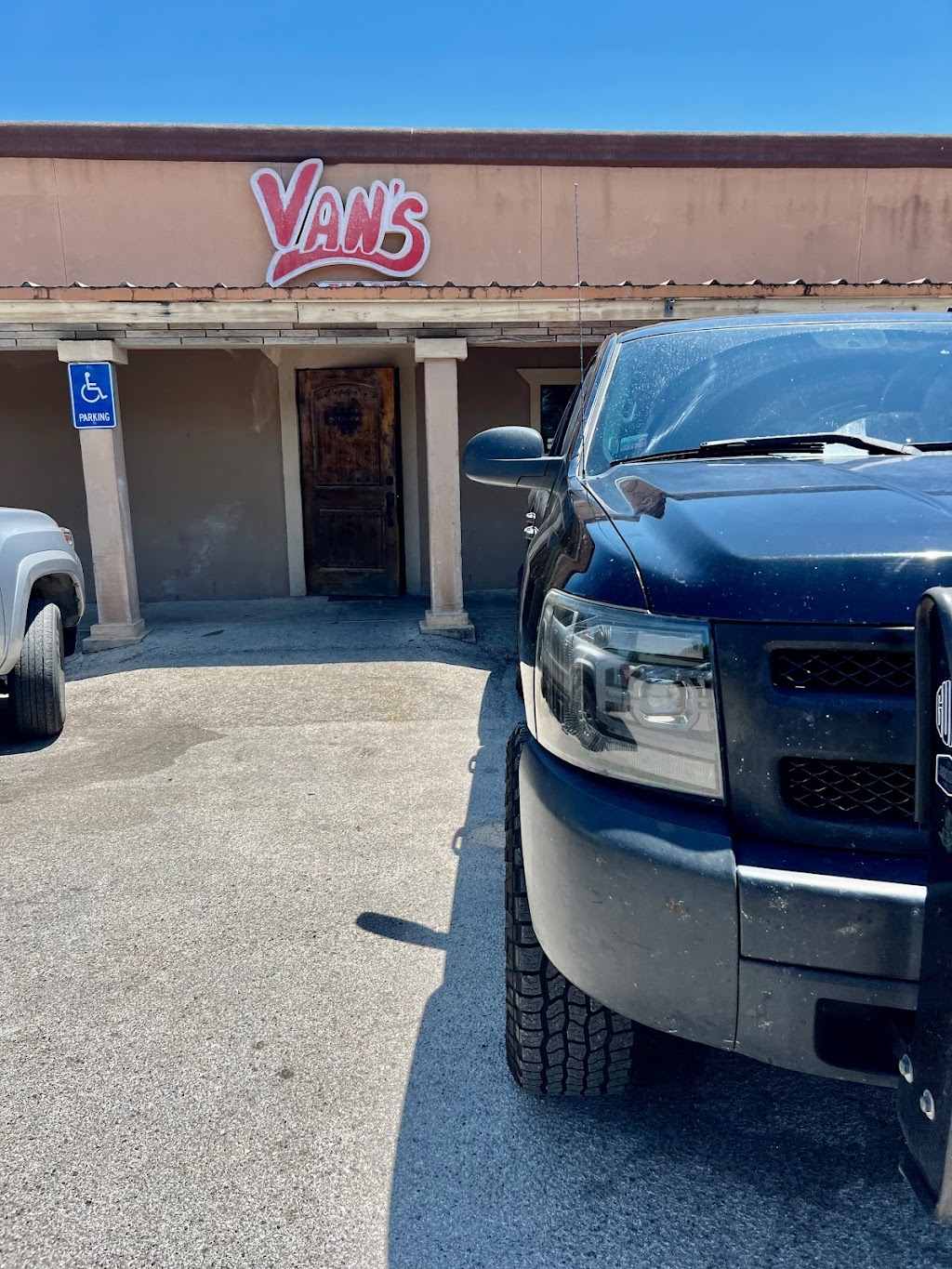 Vans Burgers & Soda Bar | 411 E Magnolia St, Mathis, TX 78368, USA | Phone: (361) 547-8012