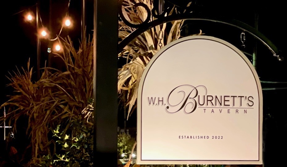 W.H. Burnetts Tavern | 22 Pine Hollow Rd, Oyster Bay, NY 11771, USA | Phone: (516) 226-1290