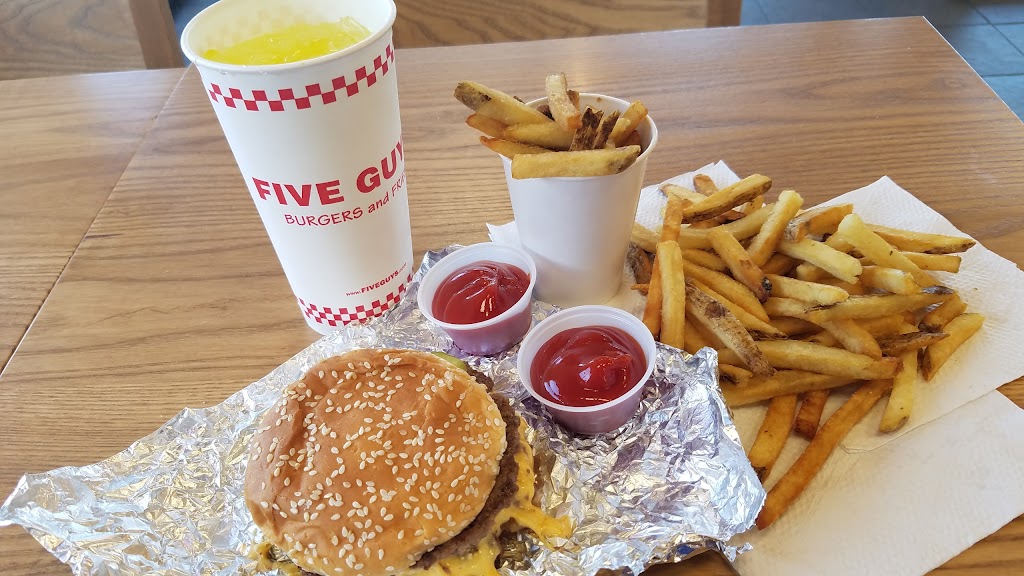 Five Guys | 9330 76th St, Pleasant Prairie, WI 53158, USA | Phone: (262) 564-5625