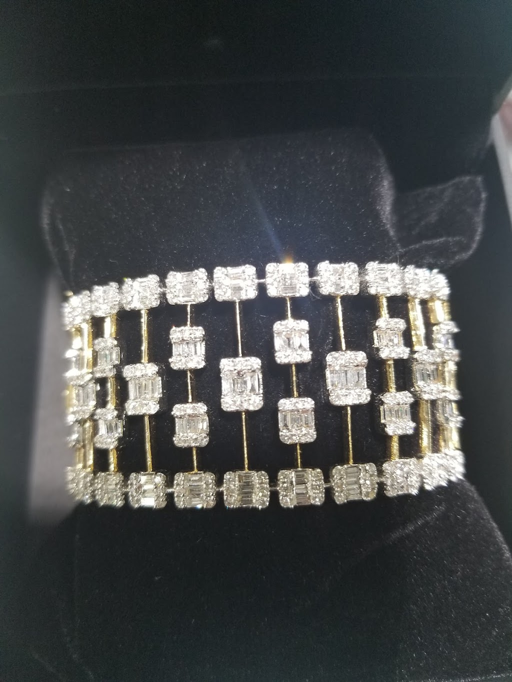 Reich Jewelers | 6770 US-9, Howell Township, NJ 07731, USA | Phone: (732) 942-9370
