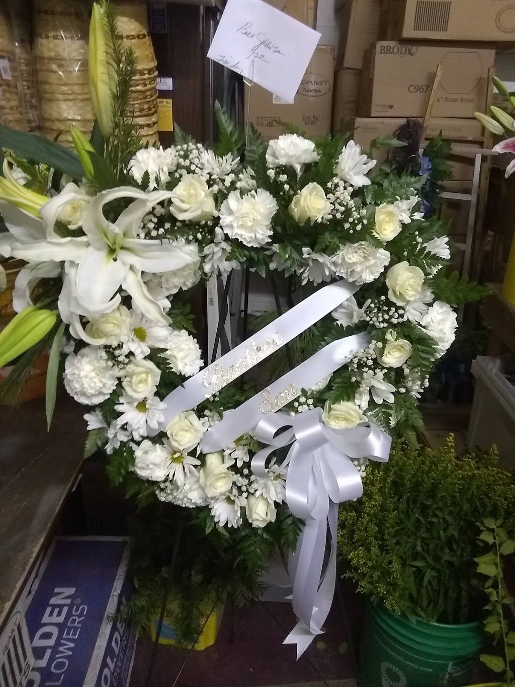 Juliannes Florist | 2201 Crums Ln, Louisville, KY 40216, USA | Phone: (502) 448-3567