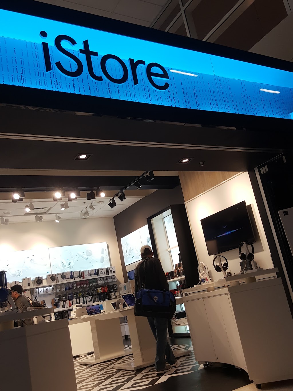 iStore | 3200 E Airfield Dr, Dallas, TX 75261, USA | Phone: (972) 973-7339