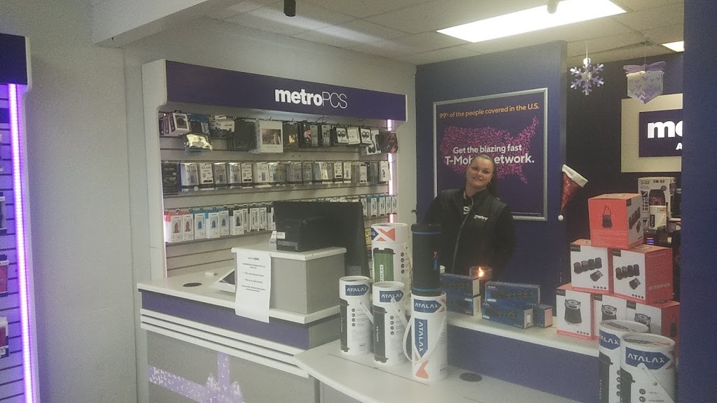 Metro by T-Mobile | 227 E New Circle Rd, Lexington, KY 40505, USA | Phone: (859) 294-8648