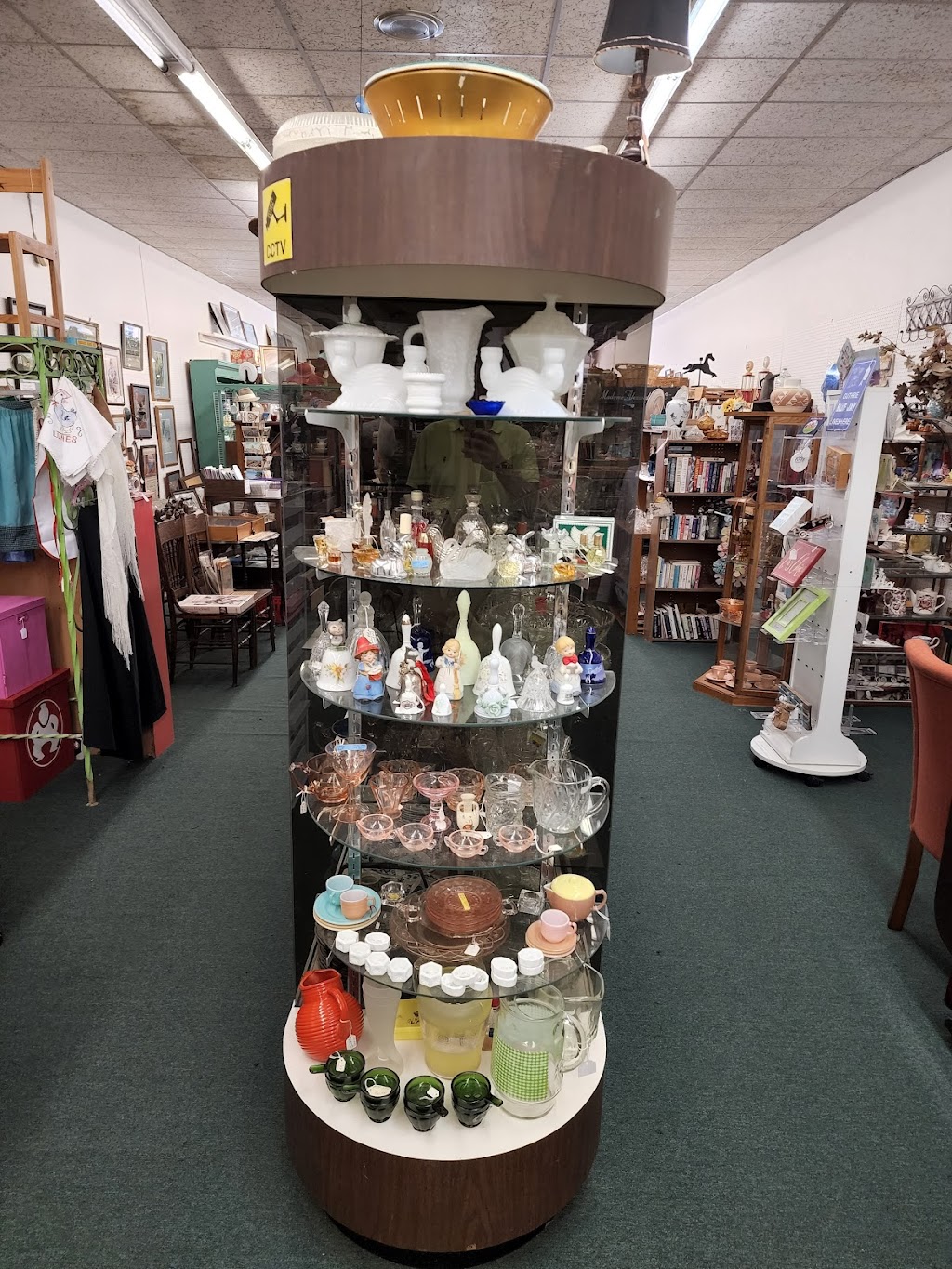 Treasures and Books | 114 W Oklahoma Ave, Guthrie, OK 73044, USA | Phone: (405) 282-8101