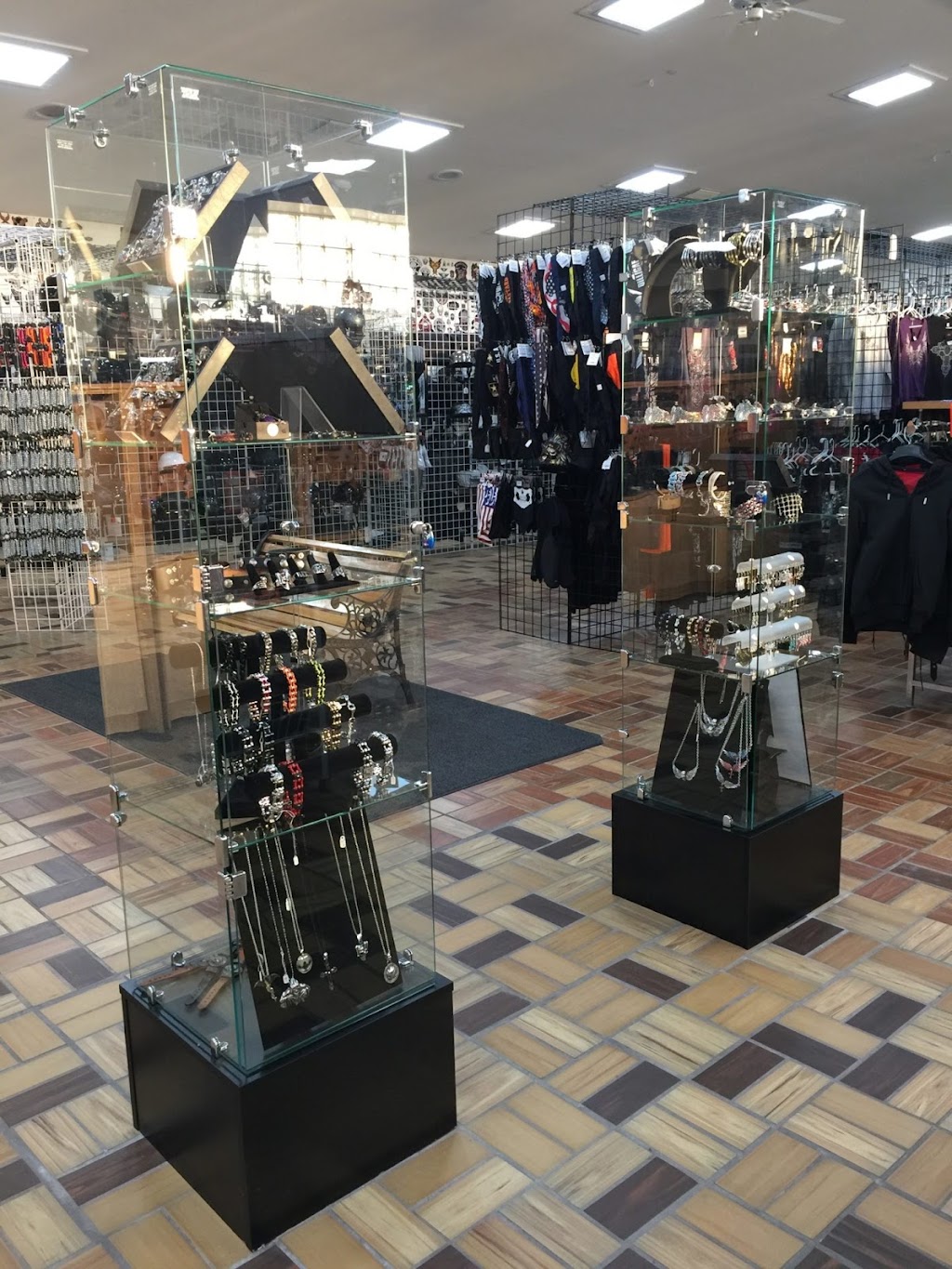 A M Leather | 18957 Middlebelt Rd, Romulus, MI 48174, USA | Phone: (734) 606-5663