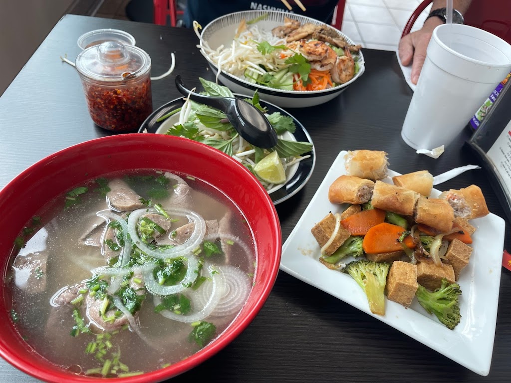 Mẹ Viet Kitchen | 2524 E Franklin Blvd A, Gastonia, NC 28056, USA | Phone: (980) 251-1157