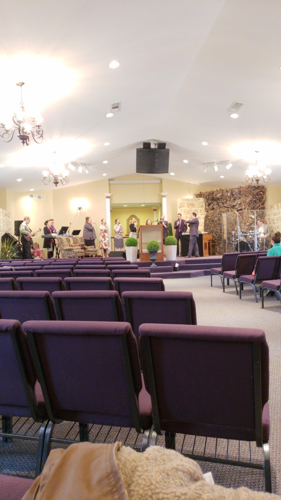 Apostolic Revival Church | 11656 IL-143, Highland, IL 62249, USA | Phone: (618) 651-0494