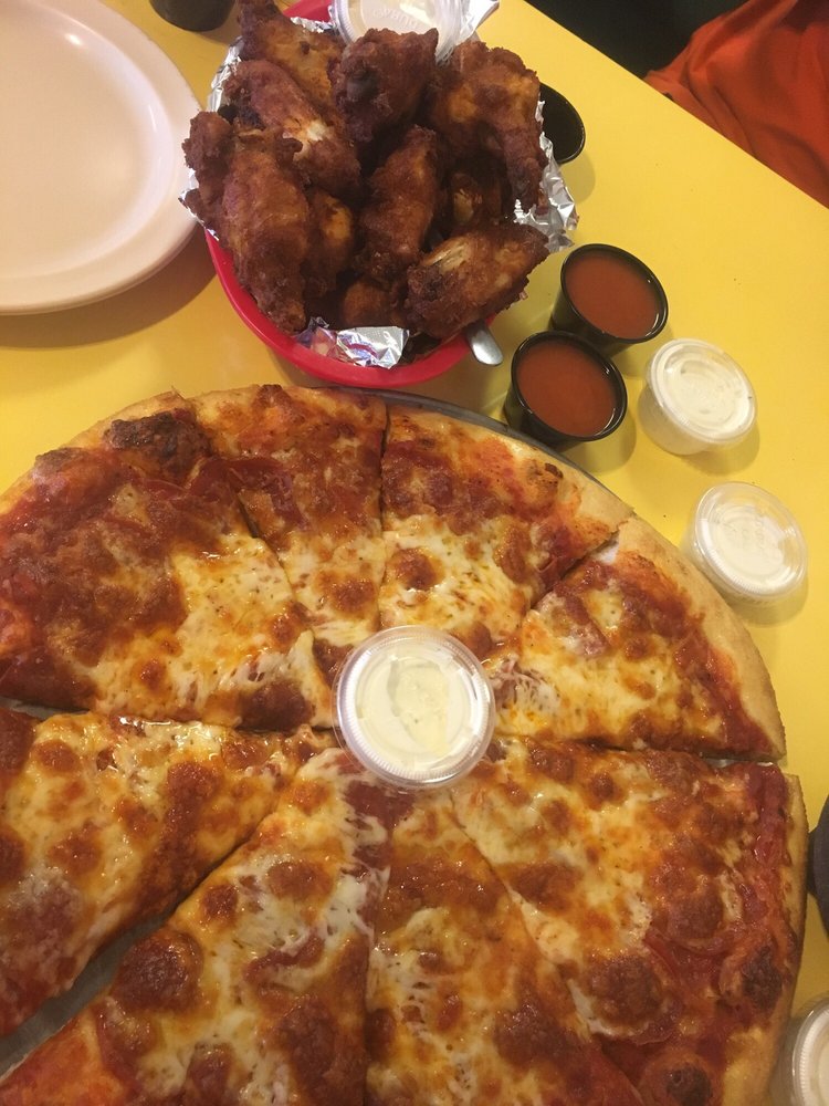 Emilianos Pizza & Mexican Food | 240 Vinton Rd, Vinton, TX 79821, USA | Phone: (915) 886-4008