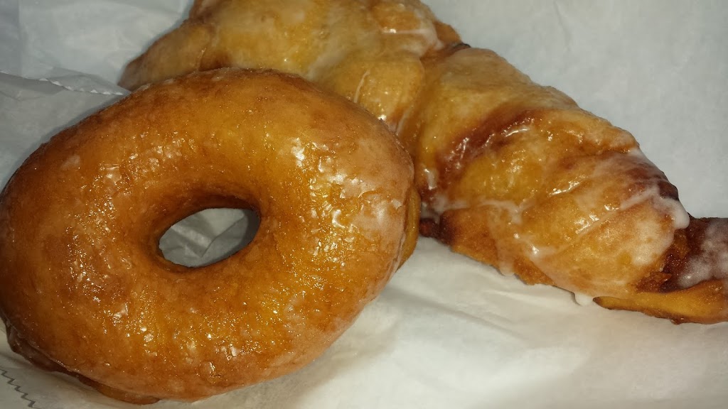 "Hole" Family Donuts And More | 3300 New Kent Hwy, Quinton, VA 23141, USA | Phone: (804) 357-0495