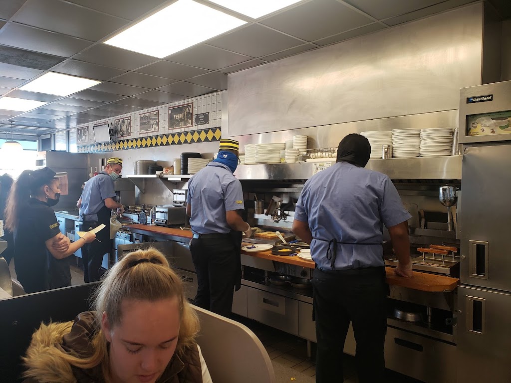 Waffle House | 1831 S Country Club Dr, Mesa, AZ 85210, USA | Phone: (480) 833-0005