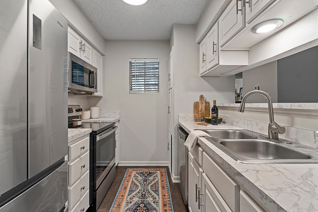 Woodhill Apartments | 1408 Teasley Ln, Denton, TX 76205, USA | Phone: (940) 565-8006