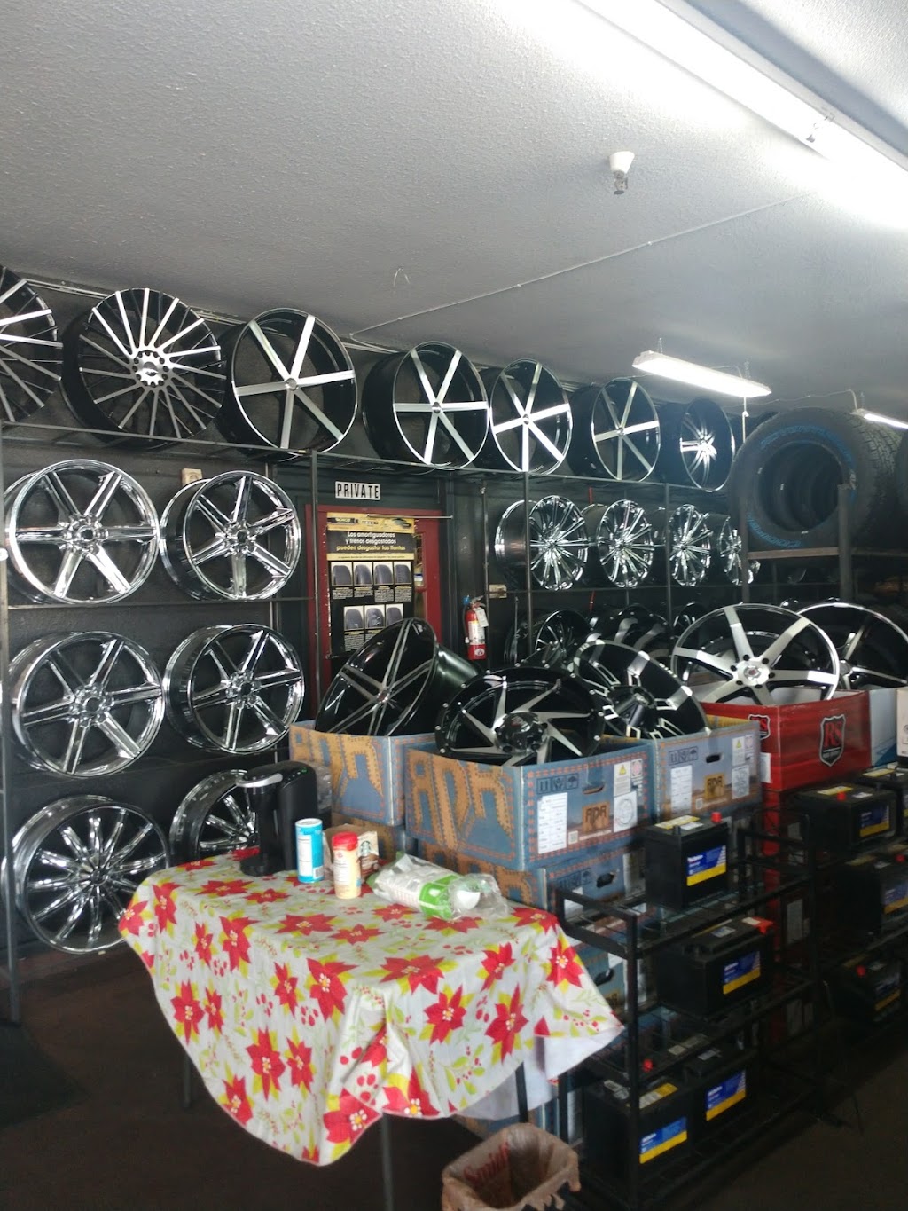 RINES rims Michoacan Auto | 3184 E Fremont St, Las Vegas, NV 89104 | Phone: (702) 778-6355