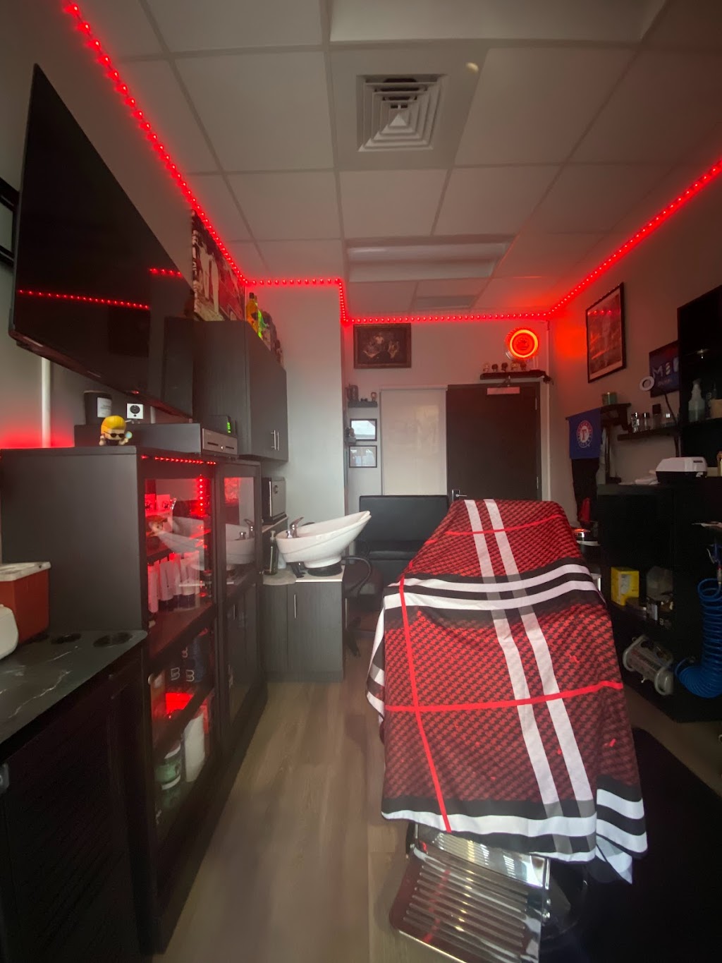 Mike Blends Master Barbers | 17194 Preston Rd Suite 151 Rm 137, Dallas, TX 75248, USA | Phone: (214) 758-0234