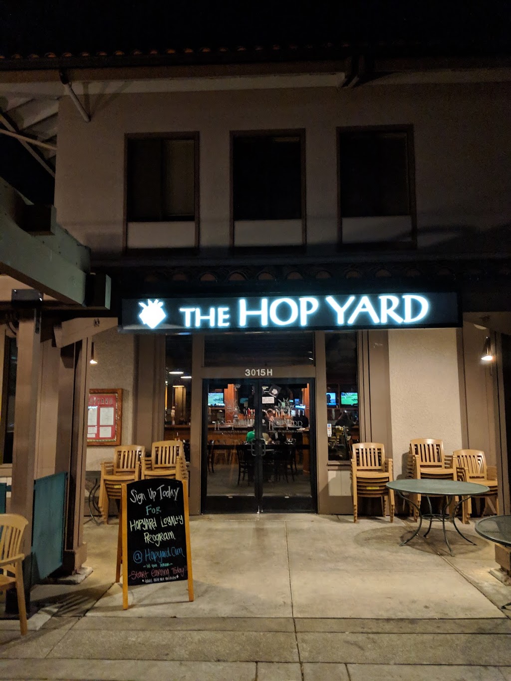 The Hop Yard Alehouse & Grill | 3015 Hopyard Rd, Pleasanton, CA 94588 | Phone: (925) 426-9600