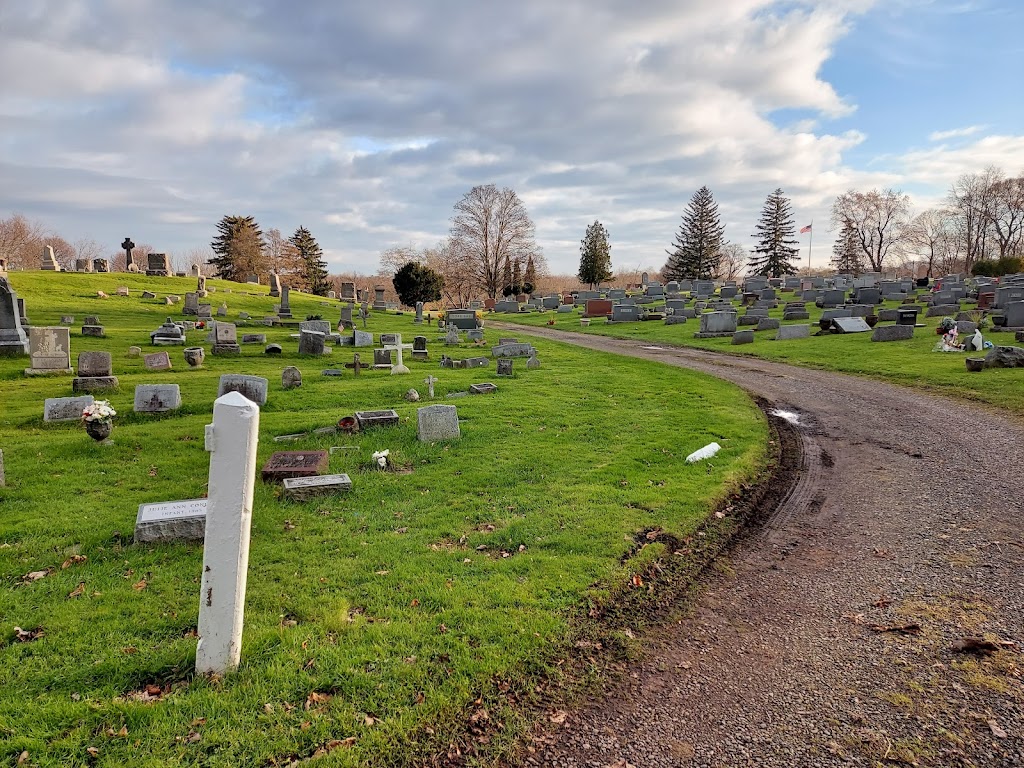 St. Patricks Cemetery | 23 Glenwood Ave, Lockport, NY 14094, USA | Phone: (716) 433-3707