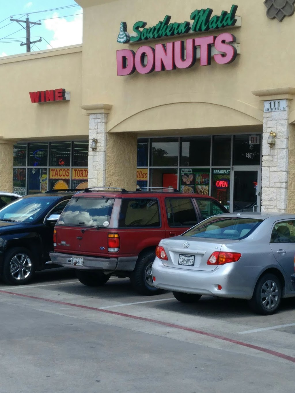 Southern Maid Donuts | 111 Continental Ave, Dallas, TX 75207, USA | Phone: (214) 760-2494