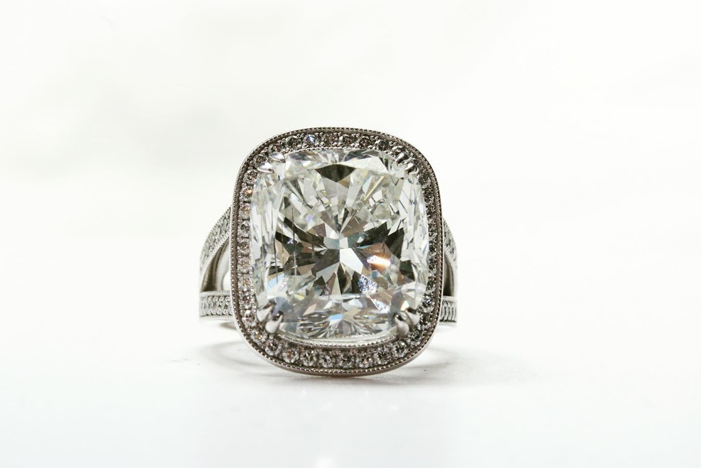 Diamond Room of Dallas | 4201 Spring Valley Rd Ste. 580, Dallas, TX 75244, USA | Phone: (214) 513-3235