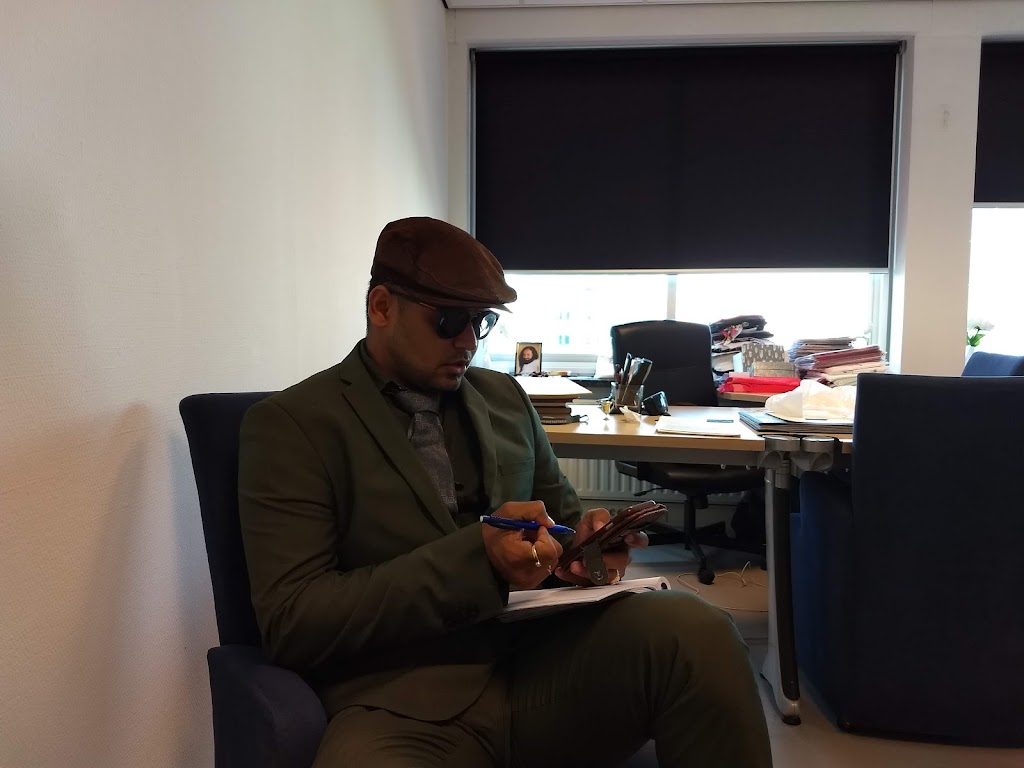 KLOTHBERG | koningin Wilhelminaplein 13 , World Fashion Centre ,Tower 2 , Ground floor, no9, 1062 HH Amsterdam, Netherlands | Phone: 06 84623241