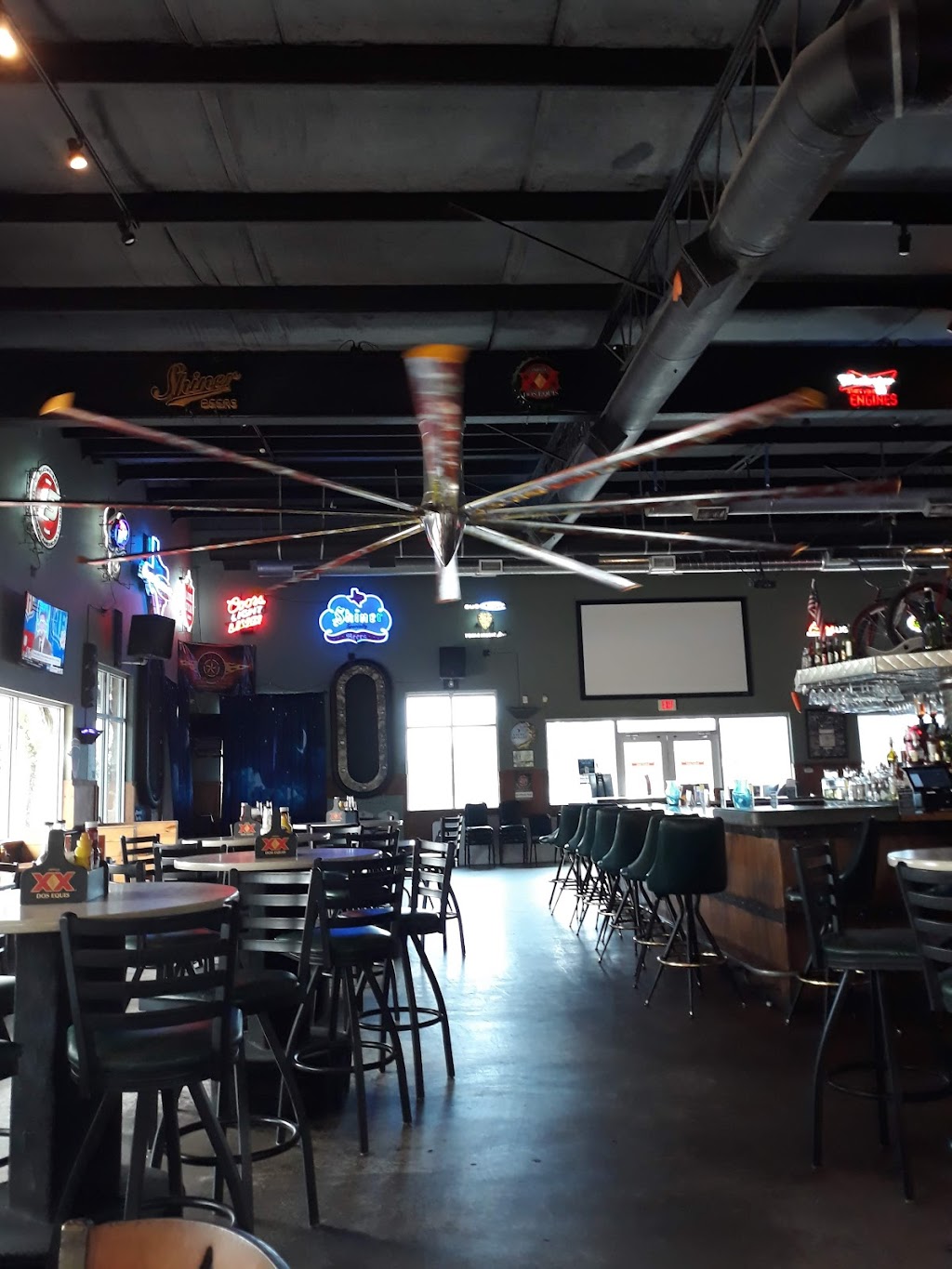 Hardtails Bar and Grill | 1515 N Interstate Hwy 35, Georgetown, TX 78628, USA | Phone: (512) 869-5454