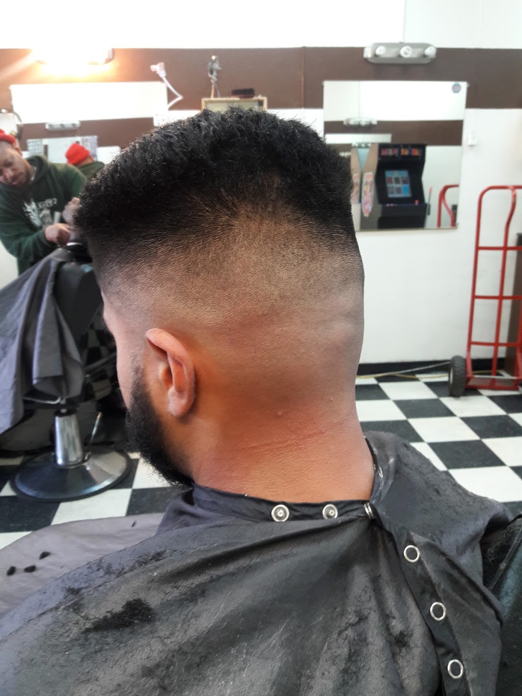 Fly Cuts & Styles | 6955 Stockton Blvd # D, Sacramento, CA 95823, USA | Phone: (916) 399-8165