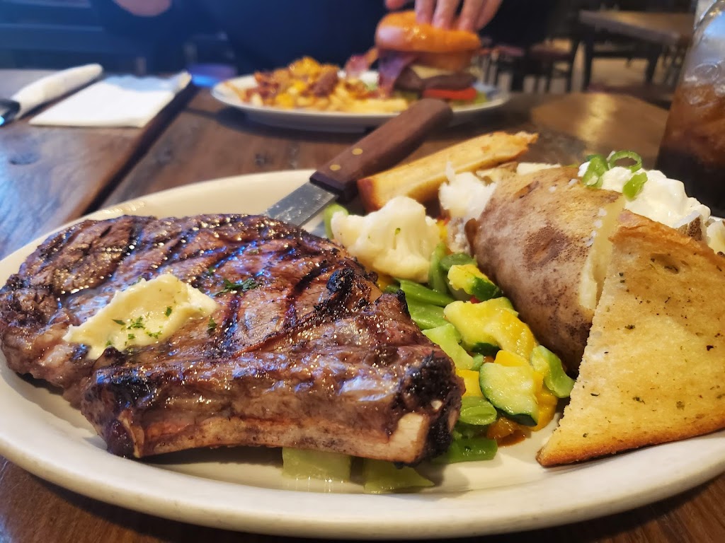 Grillin & Chillin Roadhouse | 3650 San Juan Hollister Rd, Hollister, CA 95023, USA | Phone: (831) 636-1010