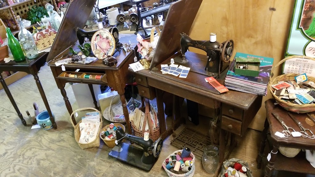 Flatwoods Antiques and Estates | 14539 US-11, Springville, AL 35146, USA | Phone: (205) 873-9826