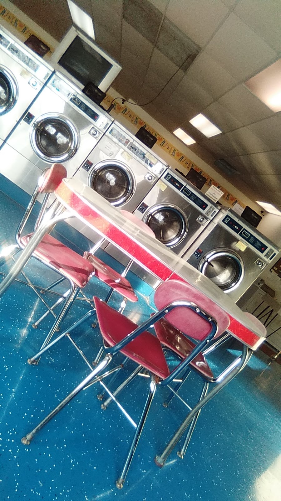 Fremont Coin Laundry | 408 S Wayne St, Fremont, IN 46737, USA | Phone: (260) 495-2300