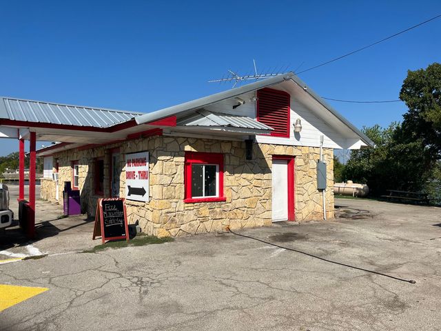 Hot Wings & More | 804 E Pearl St, Granbury, TX 76048, USA | Phone: (817) 964-3001