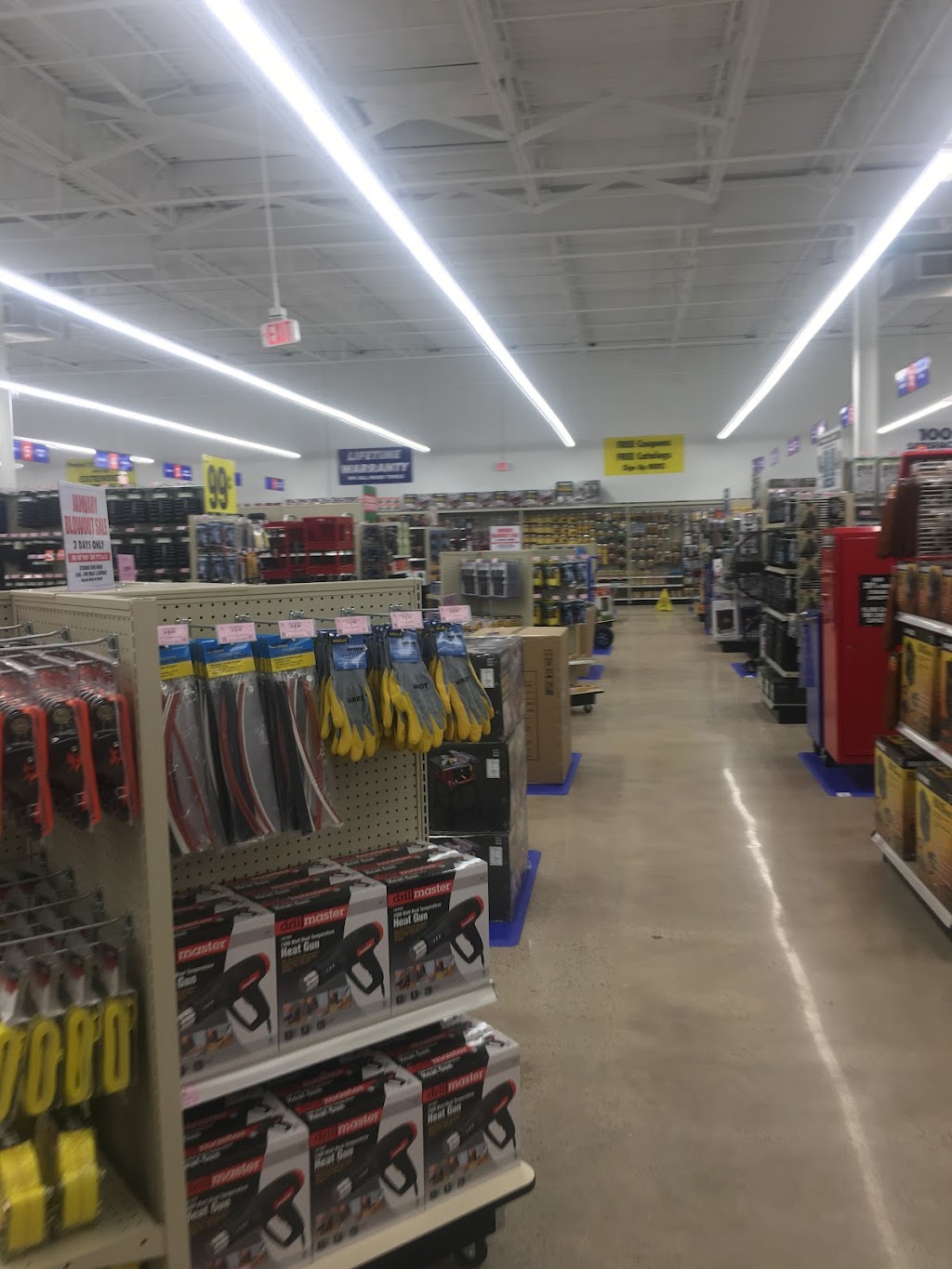 Harbor Freight Tools | 2403 Ponderosa Dr, Chickasha, OK 73018, USA | Phone: (405) 544-3388