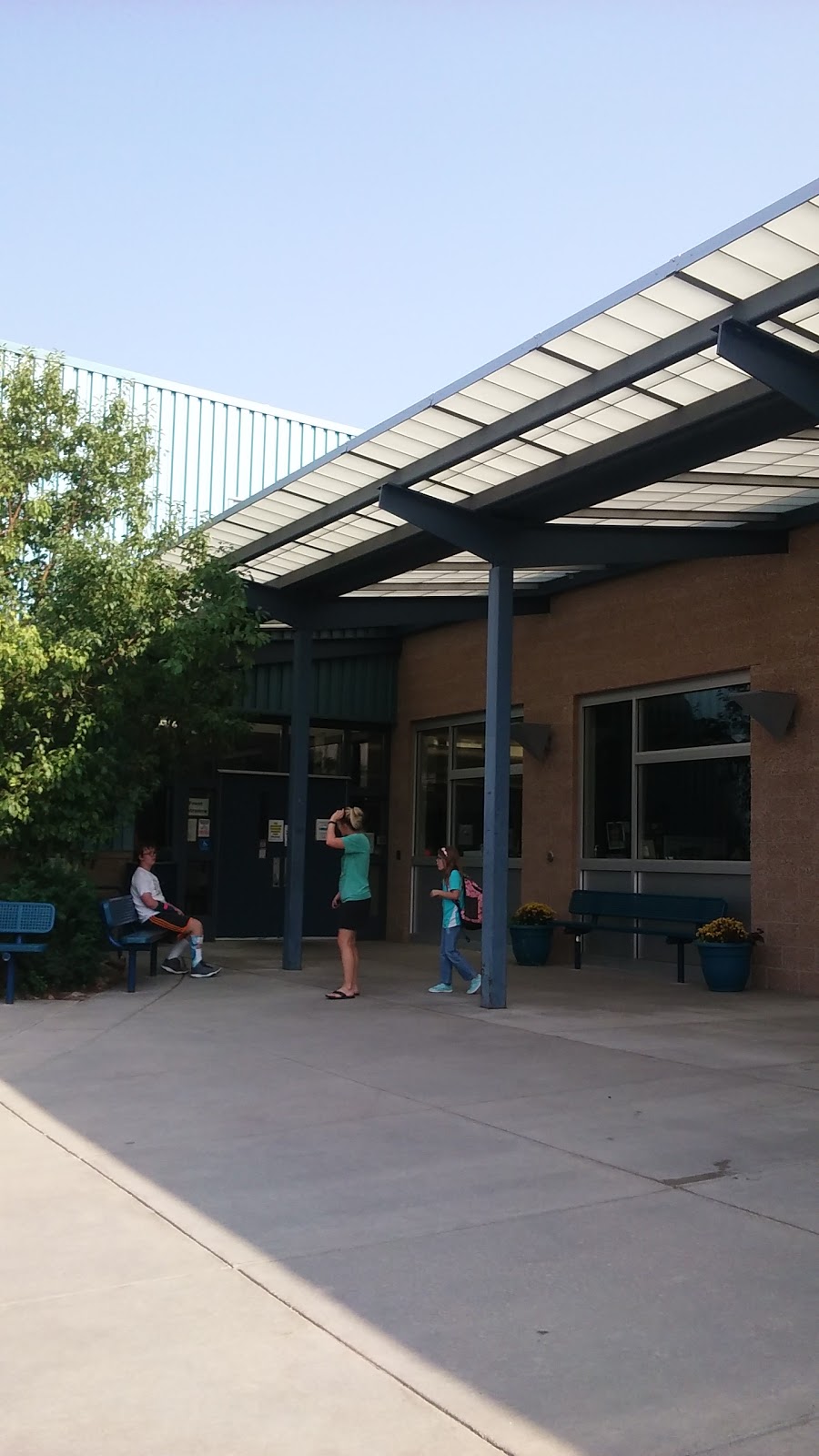 Hackberry Hill Elementary School | 7300 W 76th Ave, Arvada, CO 80003, USA | Phone: (303) 982-0260