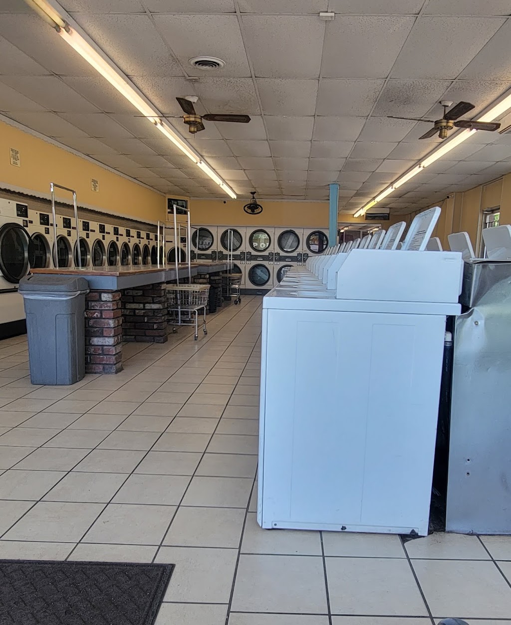 Leisure Way Laundry | 1208 Gibson St, Muskogee, OK 74403, USA | Phone: (918) 687-9425