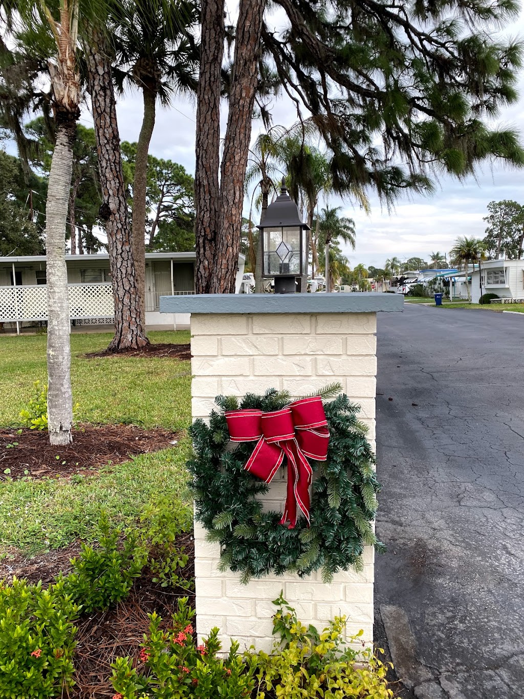 Royal Palms Mobile Home Park | 8705 S Tamiami Trail, Sarasota, FL 34238, USA | Phone: (941) 966-3364