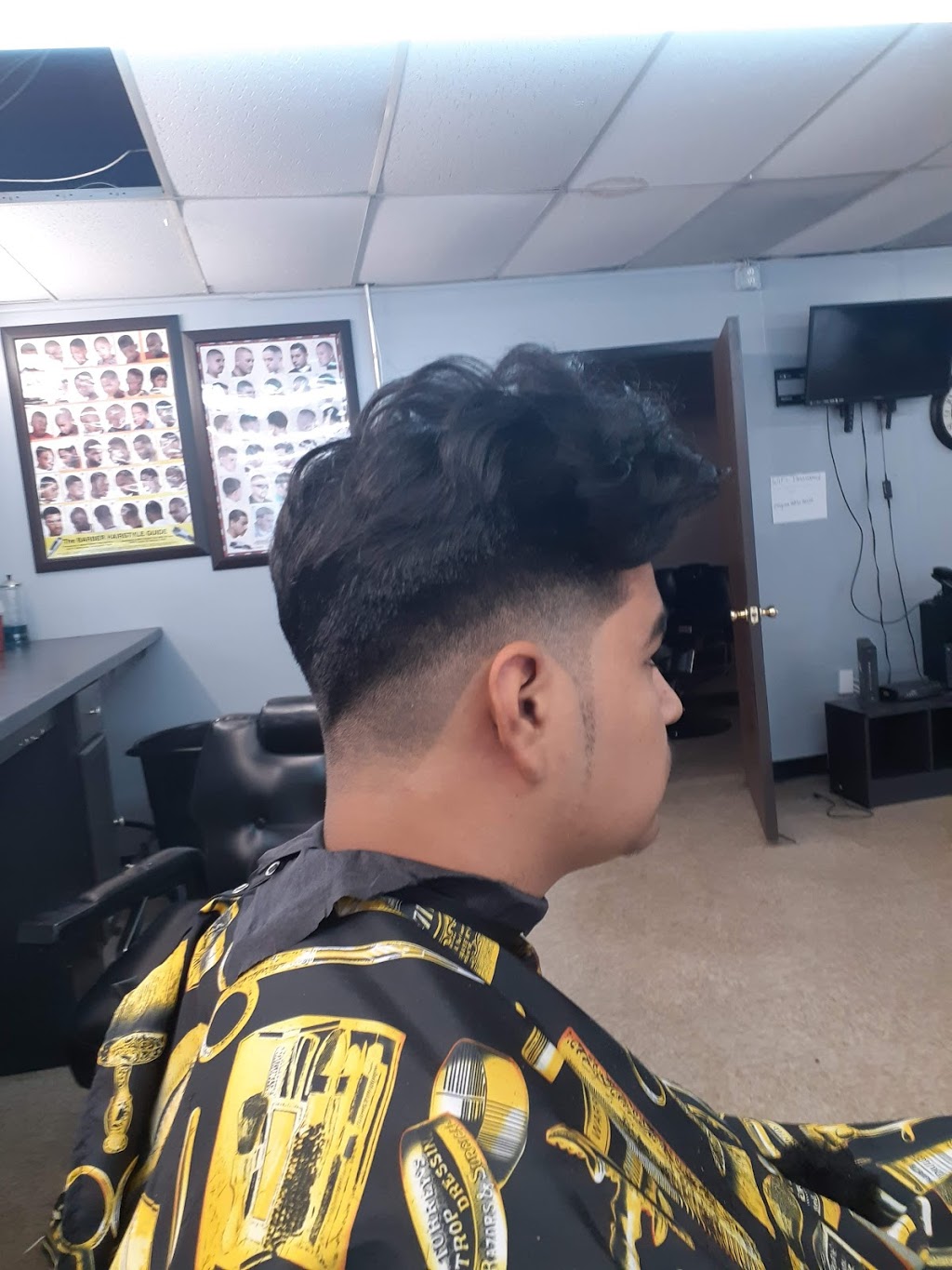 Kuttin Up Hair & Nails | 3530 Douglas Dr N, Crystal, MN 55422, USA | Phone: (763) 535-7993