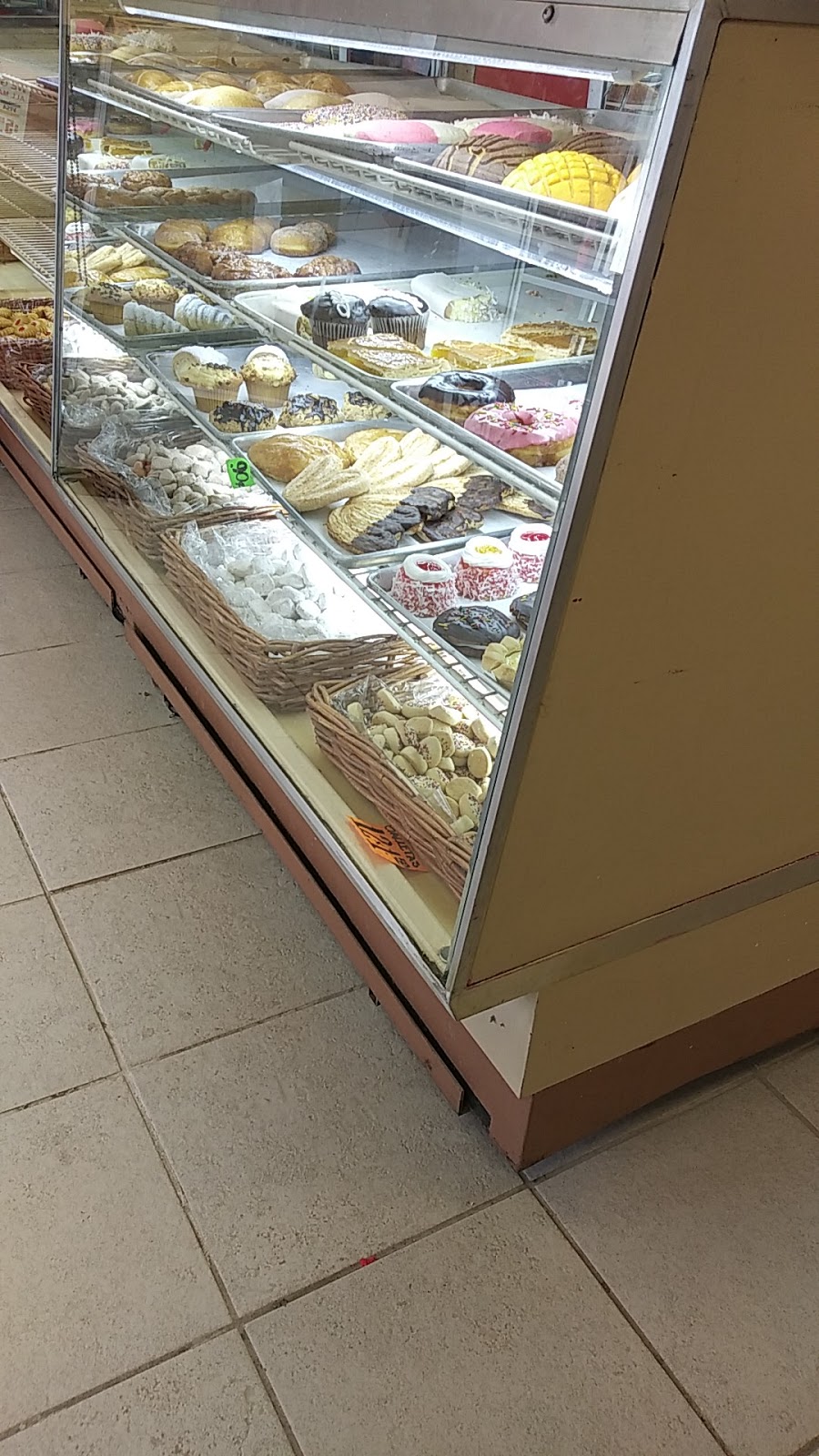 Queens Bakery | 13080 Bowdoin St, El Paso, TX 79928 | Phone: (915) 321-0742