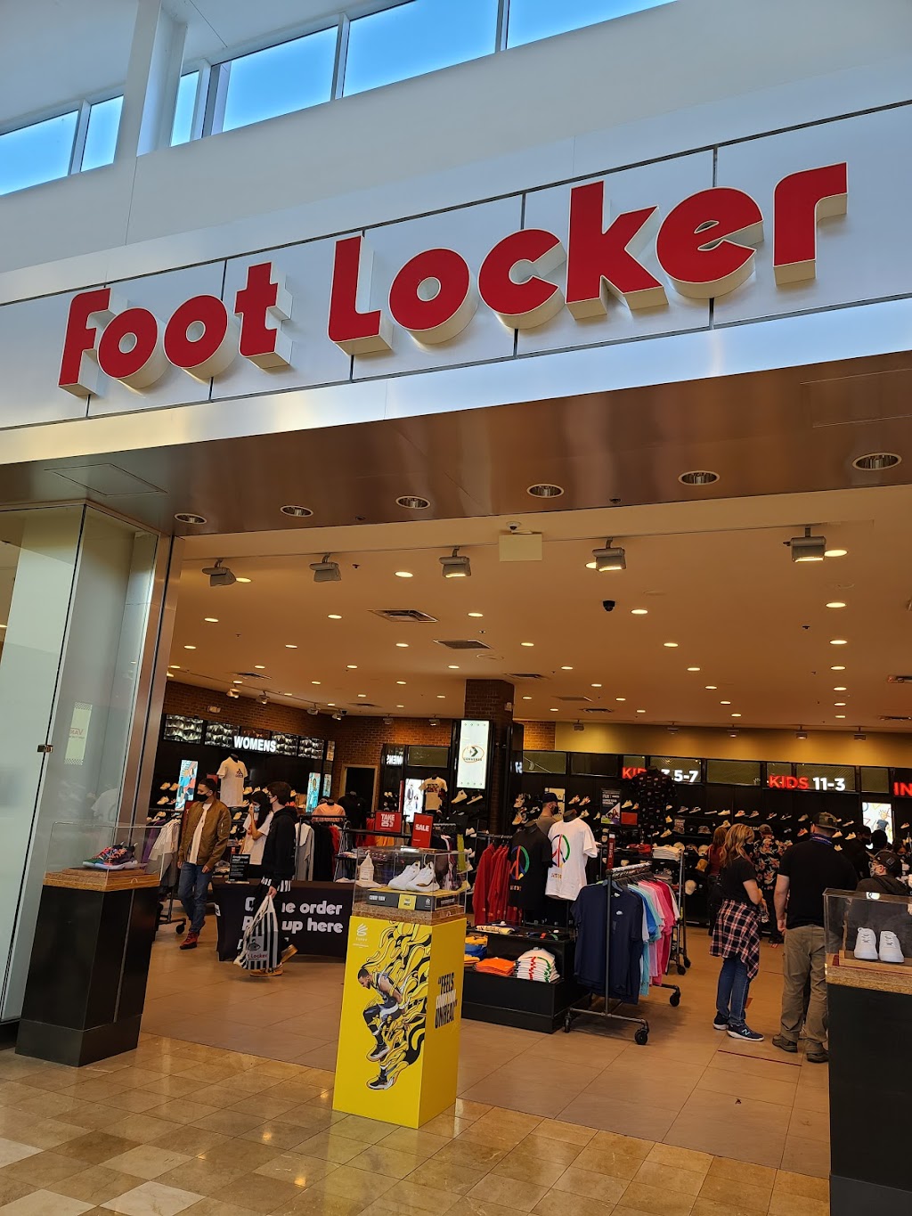 Foot Locker | 3111 W Chandler Blvd, Chandler, AZ 85226, USA | Phone: (480) 726-7172