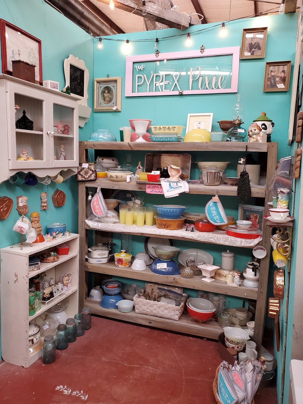 The Classy Cactus Antique Mall | 100 W 3rd St, Justin, TX 76247, USA | Phone: (940) 648-2747