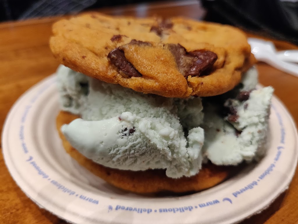 Insomnia Cookies | 1028 Amsterdam Ave, New York, NY 10025, USA | Phone: (917) 935-4257