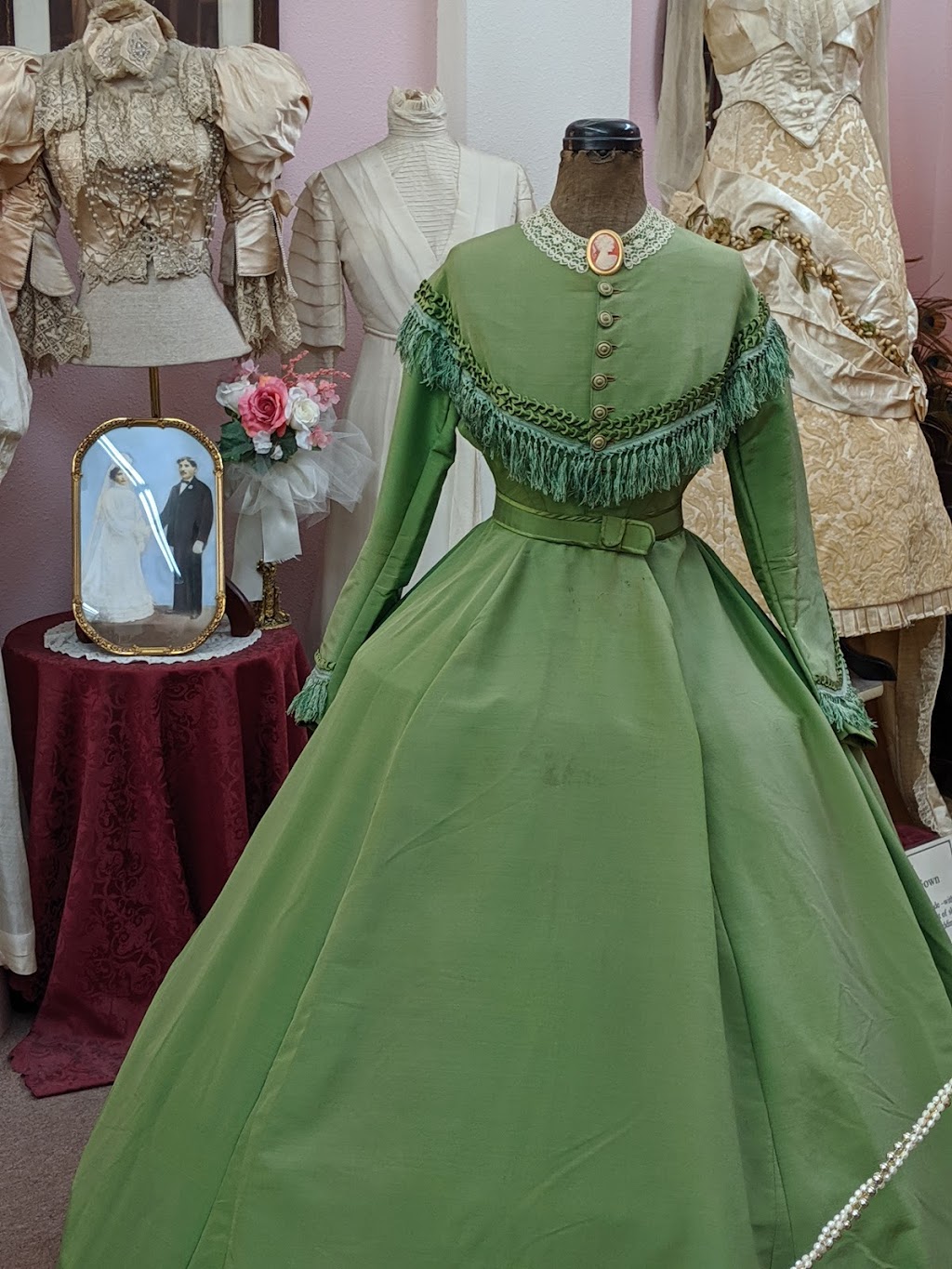 Victorian Bridal Museum | 2535 S San Jacinto Ave, San Jacinto, CA 92583, USA | Phone: (951) 487-6088