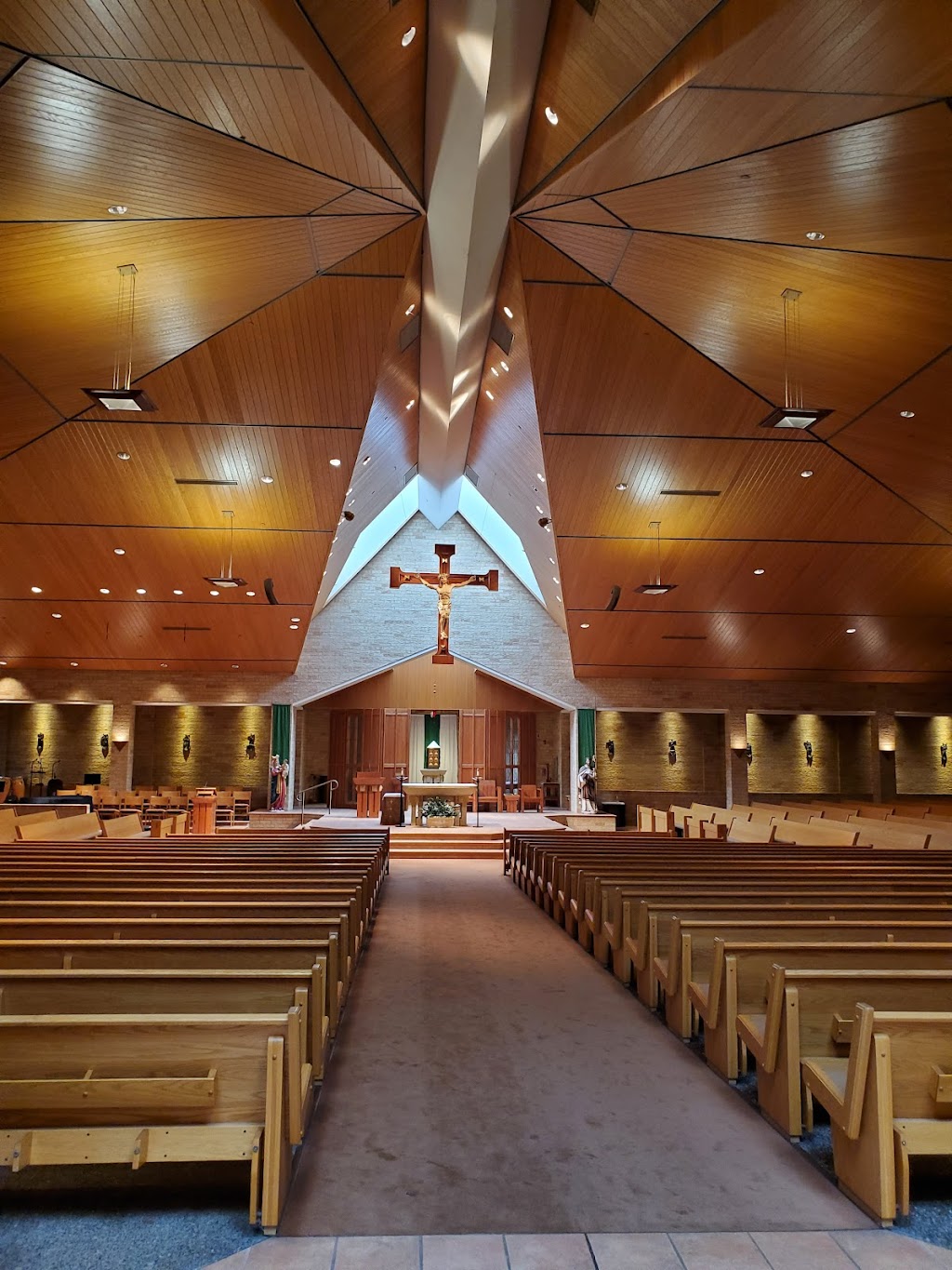 St. Hubert Catholic Church | 8201 Main St, Chanhassen, MN 55317, USA | Phone: (952) 934-9106