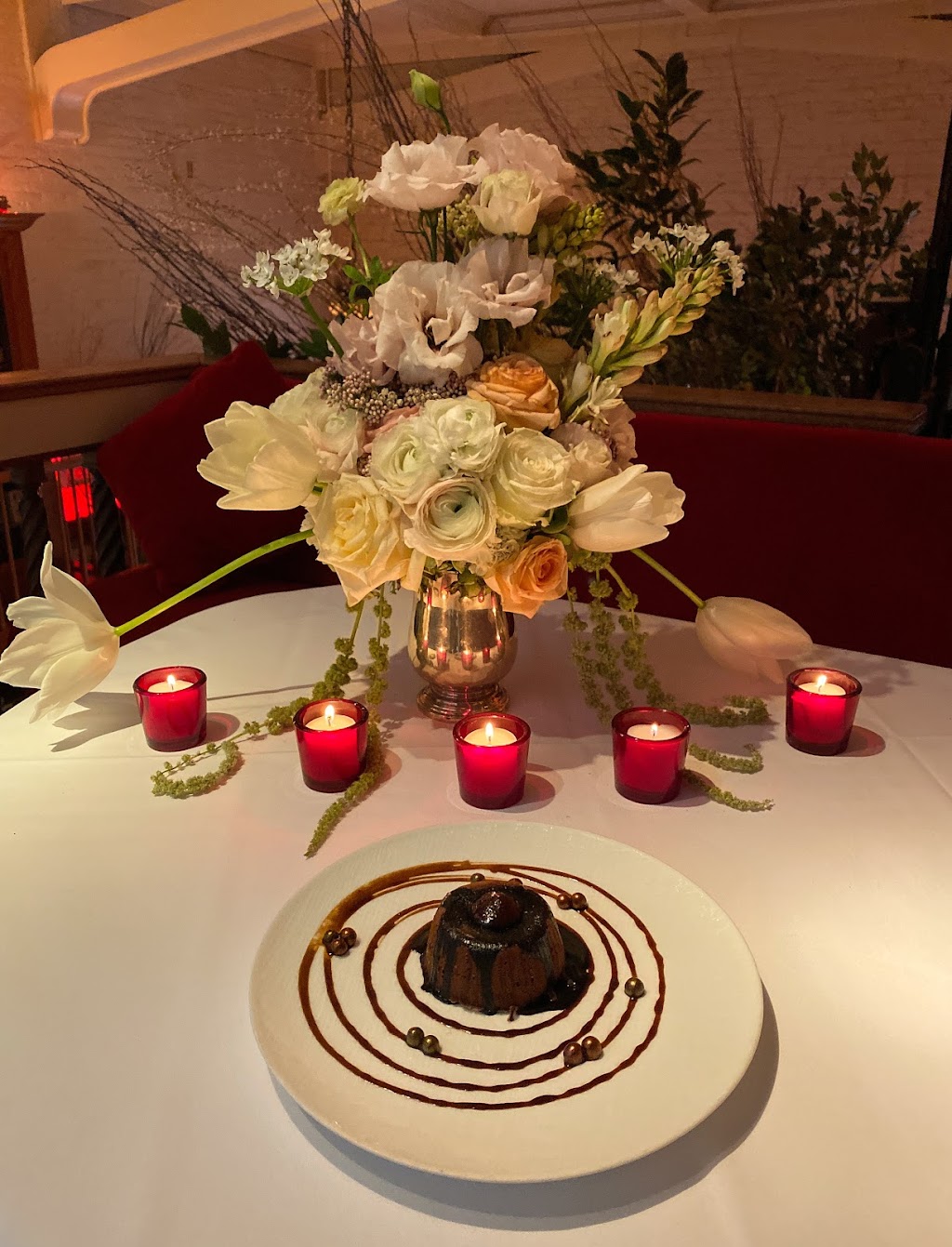 La Grenouille | 3 E 52nd St, New York, NY 10022, USA | Phone: (212) 752-1495