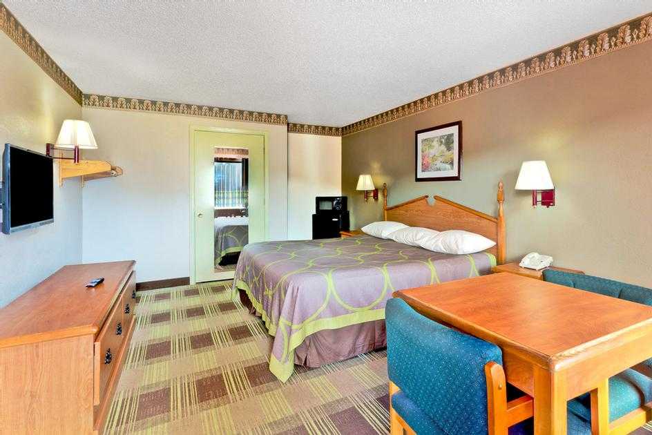 Red Carpet Inn & Suites Newnan, GA | 1455 Hwy 29 S, Newnan, GA 30263, USA | Phone: (770) 683-0089