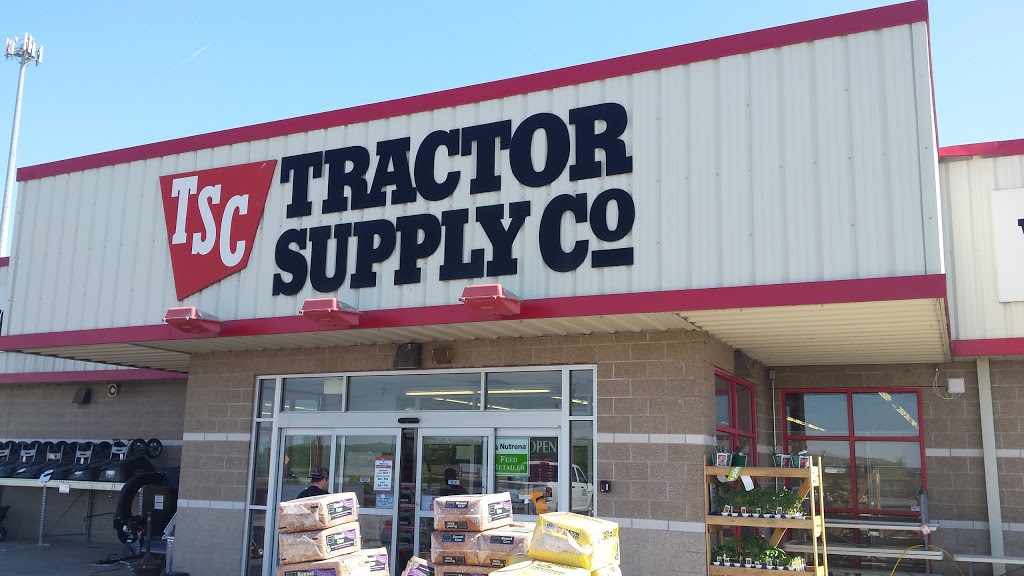 Tractor Supply Co. | 329 Veterans Memorial Hwy, Council Bluffs, IA 51501, USA | Phone: (712) 366-2451