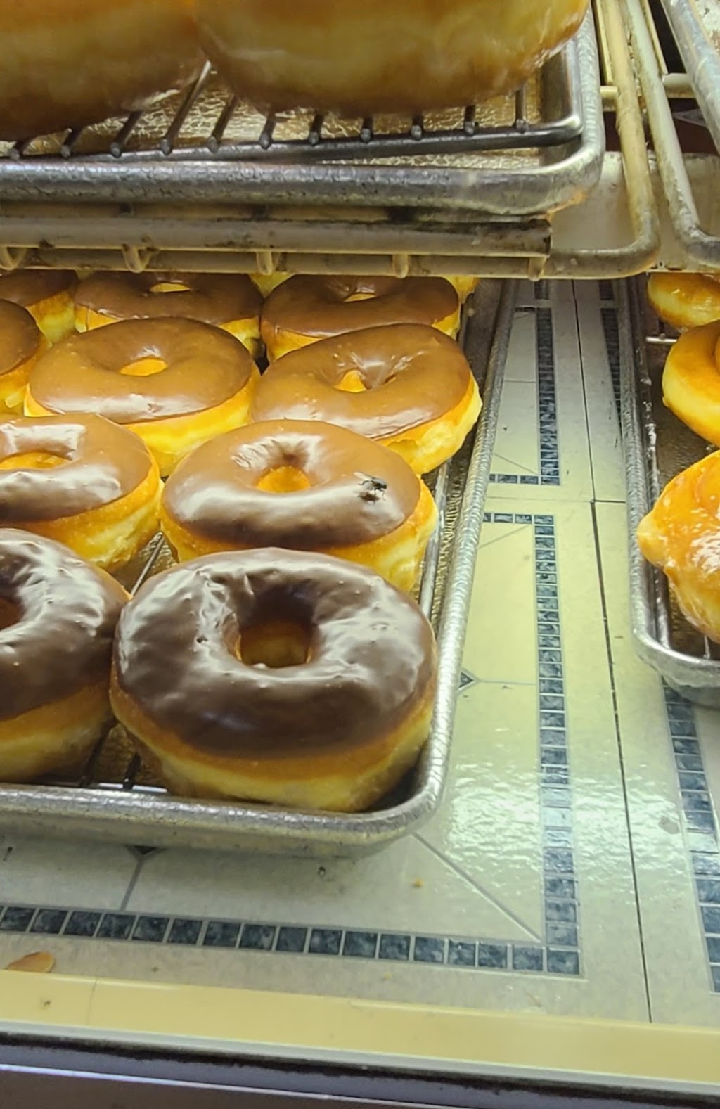 Happy Donuts | 2600 Bayshore Blvd, San Francisco, CA 94134, USA | Phone: (415) 469-5309