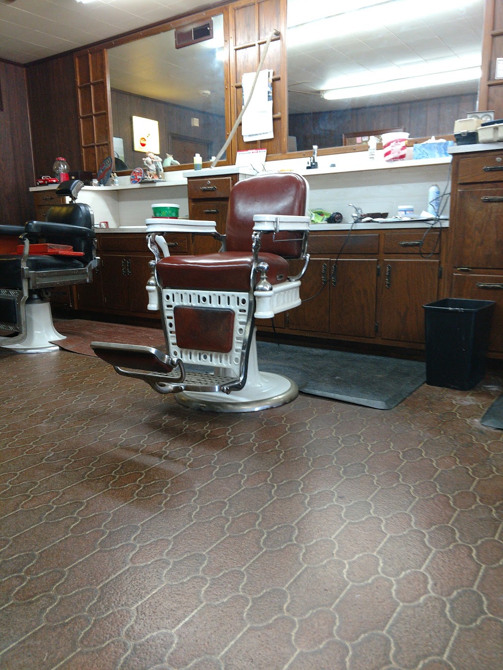 Jrs Barber Shop | 3307 Warrior River Rd, Bessemer, AL 35023, USA | Phone: (205) 491-6863