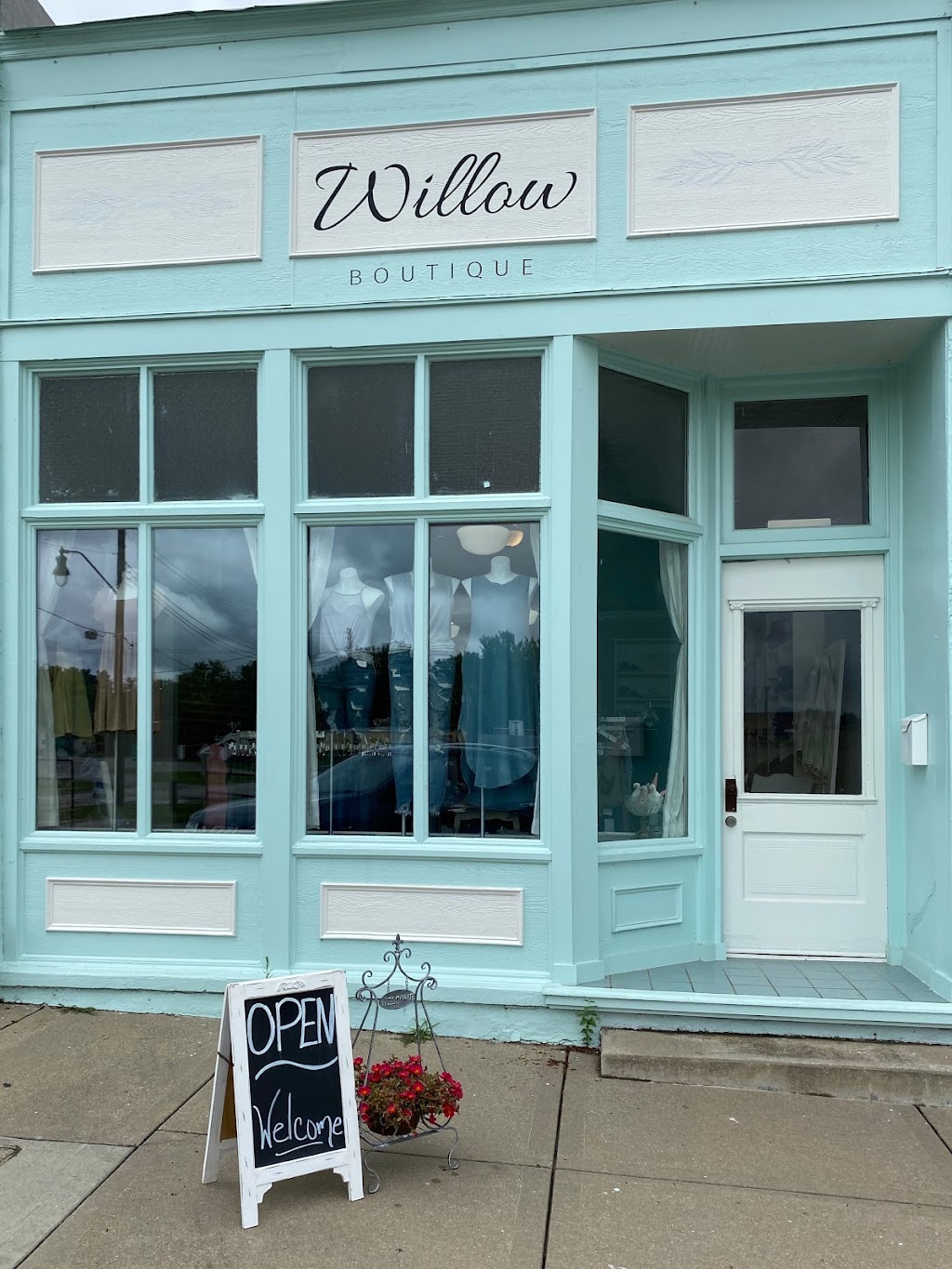 Willow Boutique | 116 S 1st St, Pleasant Hill, MO 64080, USA | Phone: (816) 651-9286