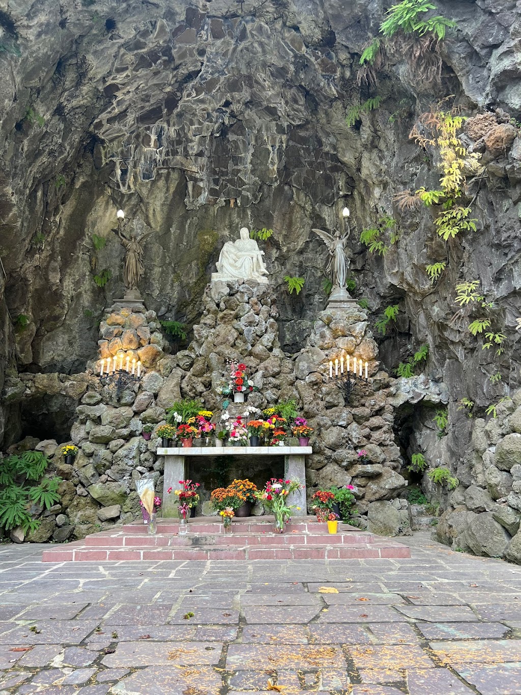 Chapel of Mary @ The Grotto | 8706-8838 NE Skidmore St, Portland, OR 97220, USA | Phone: (503) 254-7371