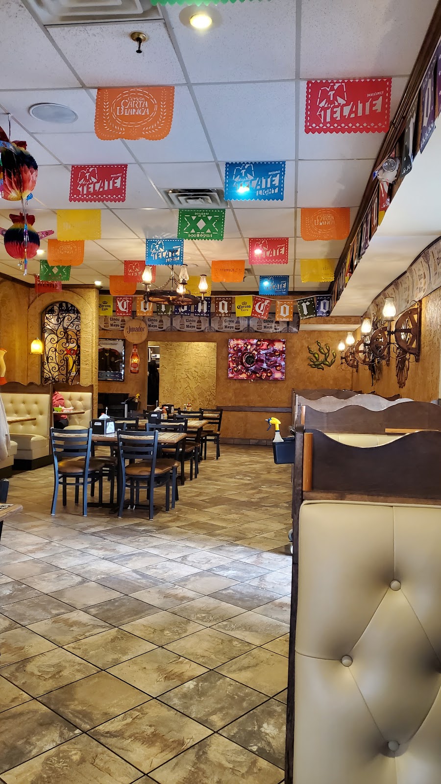 El Loro | 9141 S Hwy Dr, Circle Pines, MN 55014, USA | Phone: (763) 780-7194