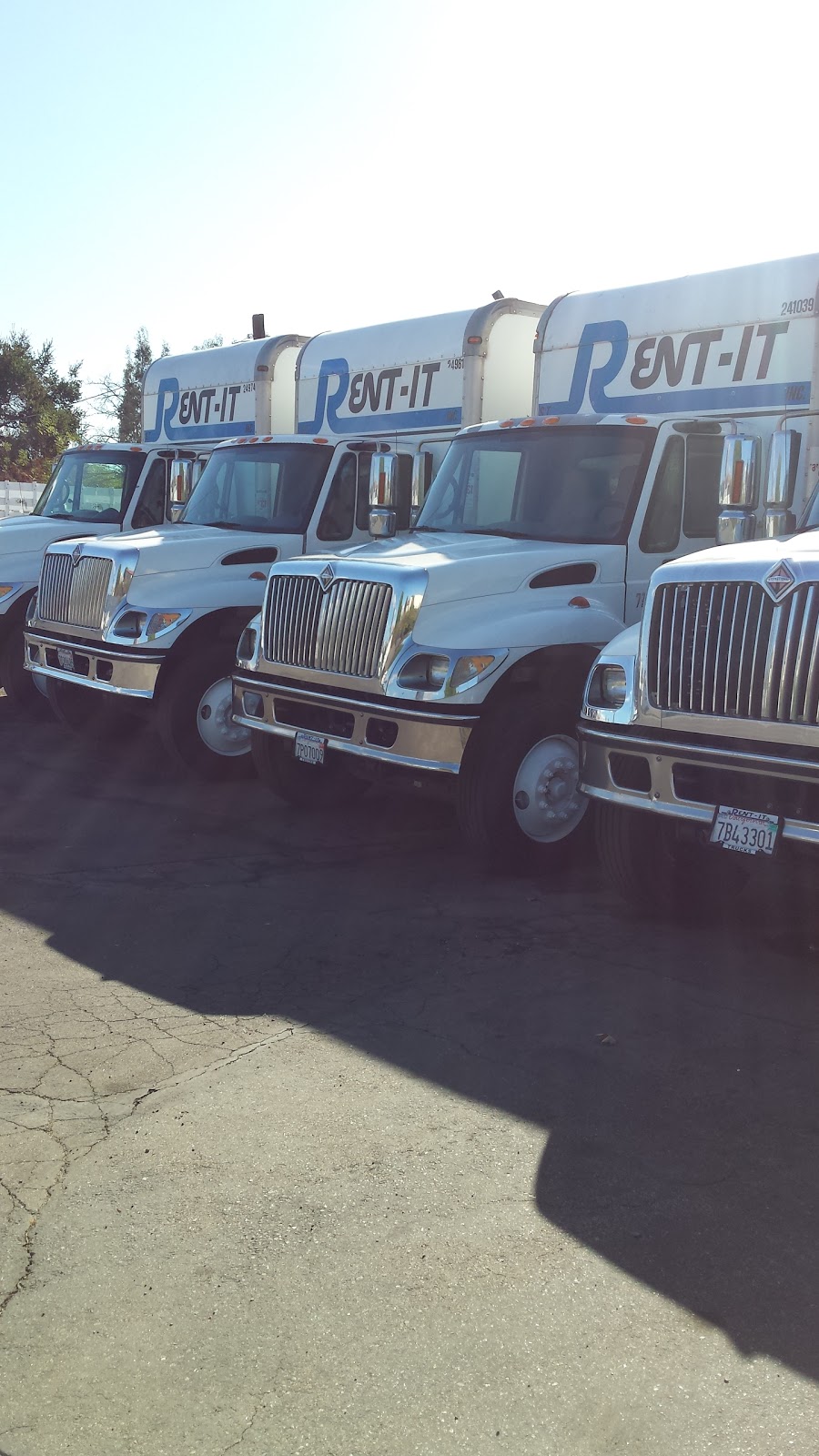 Rent It Truck Rentals Santa Clarita | 23228 Magic Mountain Pkwy, Santa Clarita, CA 91355, USA | Phone: (661) 222-3040