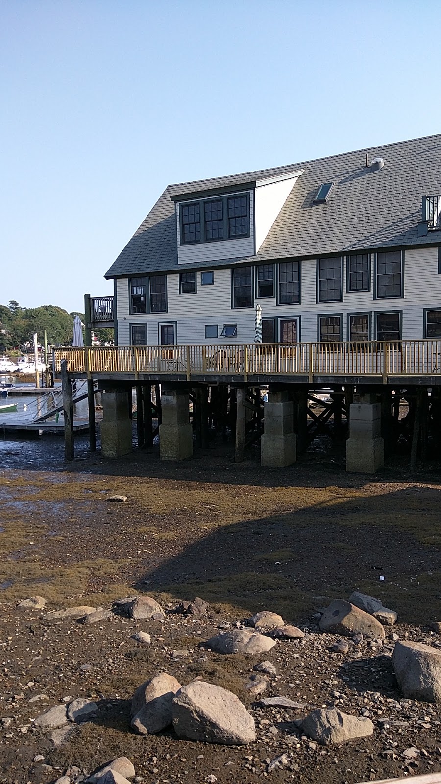 Accommodations At Rocky Neck | 43 Rocky Neck Ave, Gloucester, MA 01930, USA | Phone: (978) 381-9848