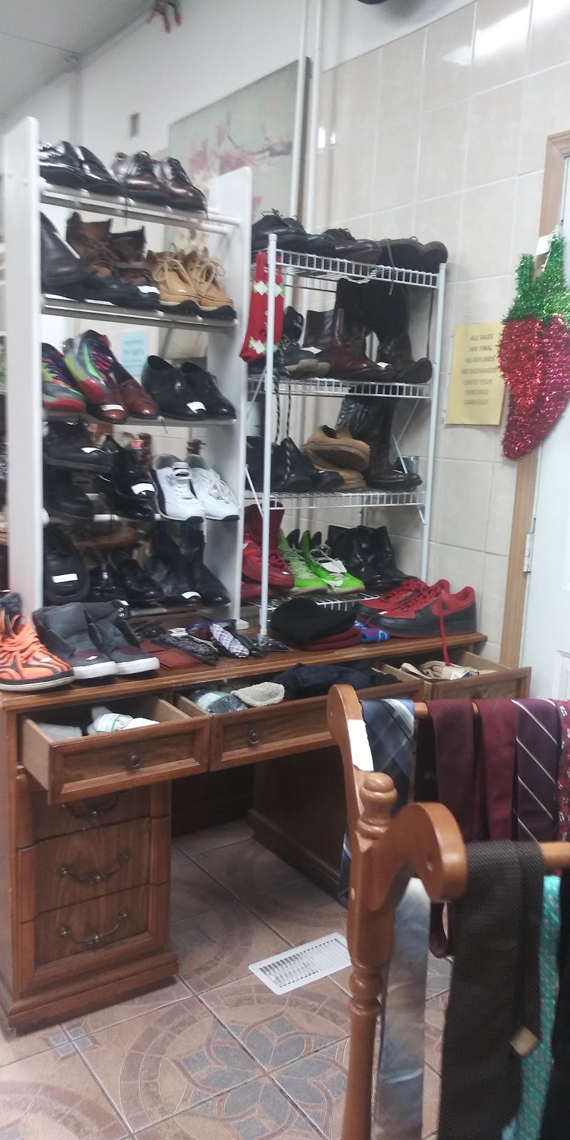 Poppies Resale and Consignment Shop | 213 22nd St, Chicago Heights, IL 60411, USA | Phone: (708) 378-5877